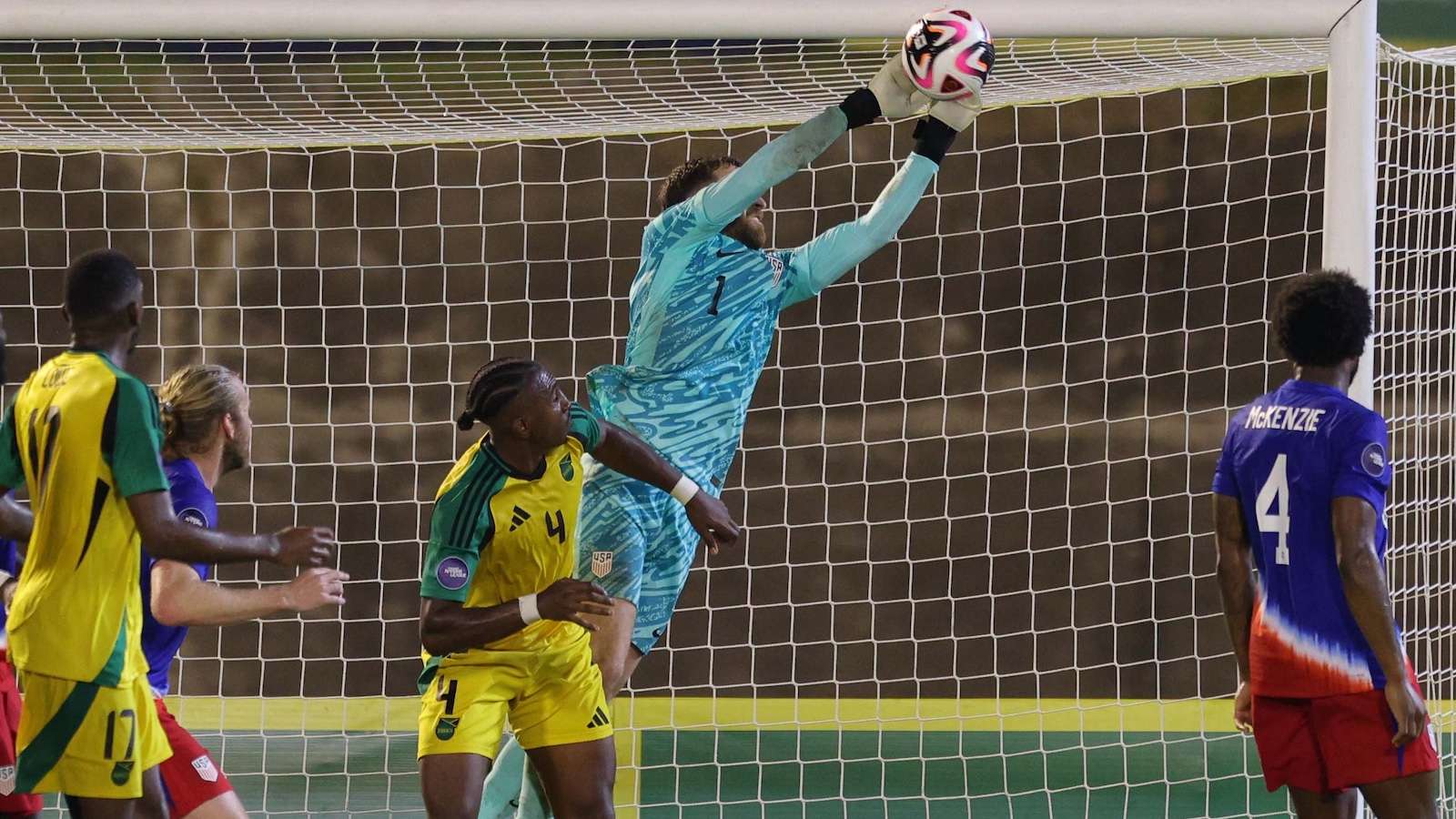 中国足球的 中国足球的